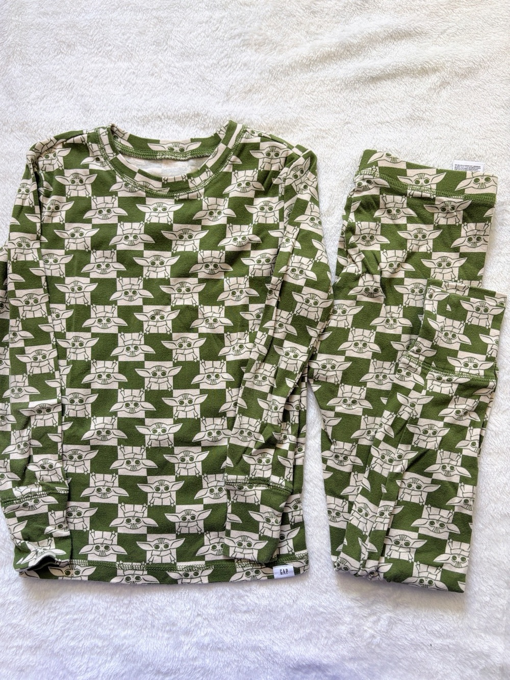 GAP Olive & Cream Baby Yoda Print Kids Pajama Set